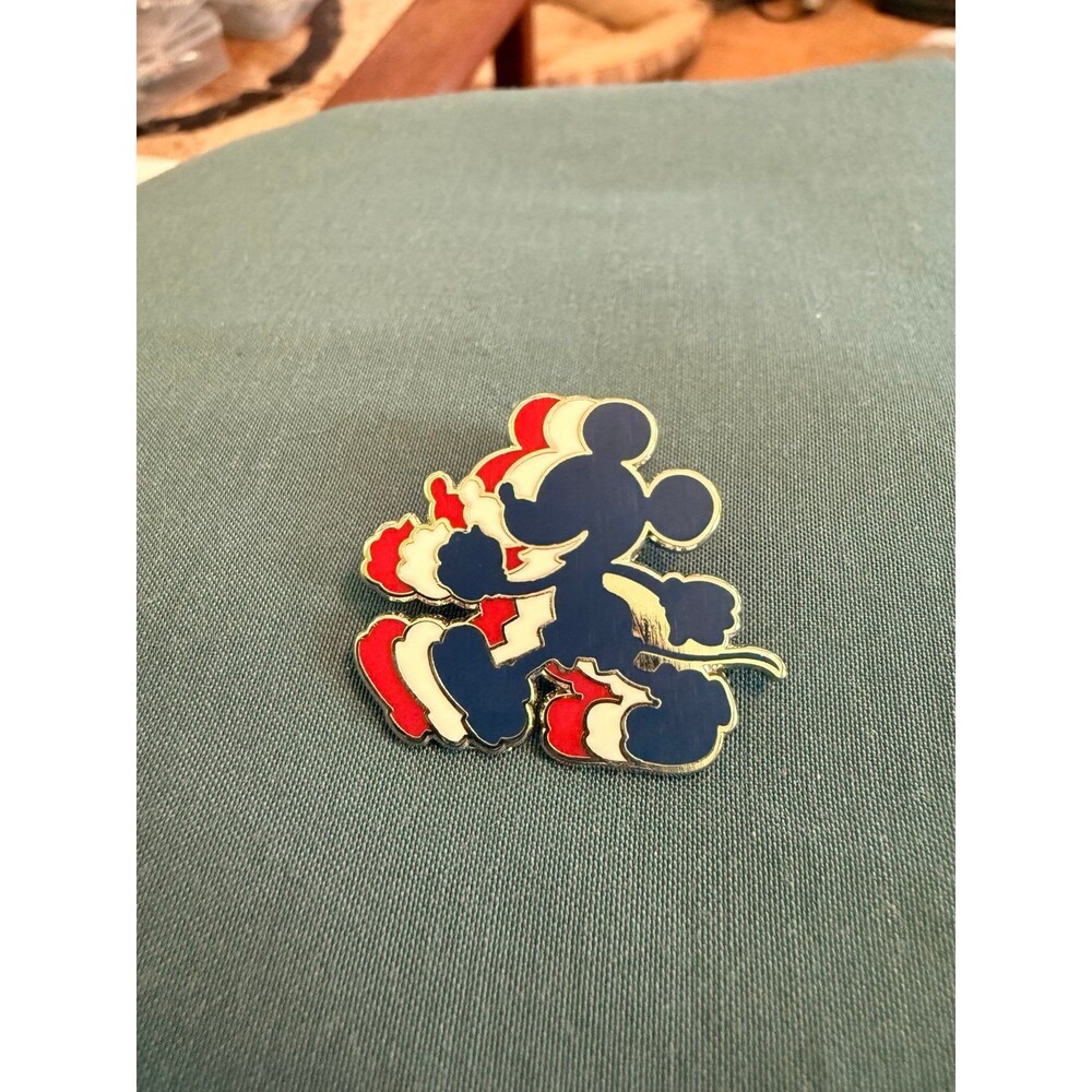 All-American Mickey Mouse walking Disney trading pin